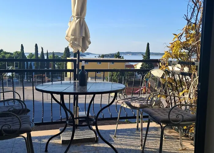 아파트 Trstenica *